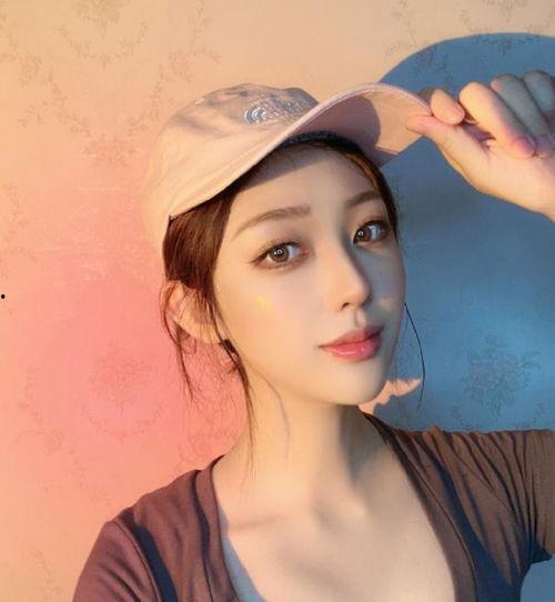 网红明星吃瓜头像女生版